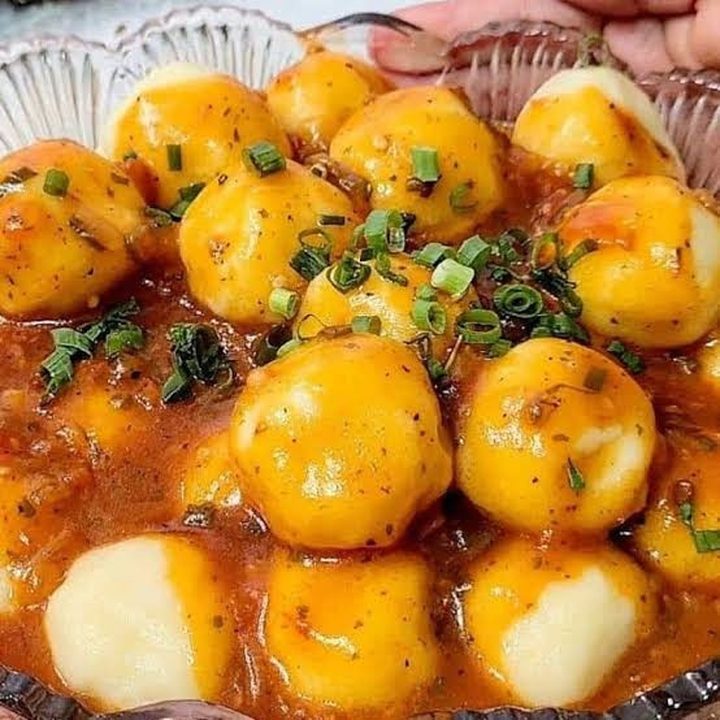 Nhoque recheado ao molho de tomate